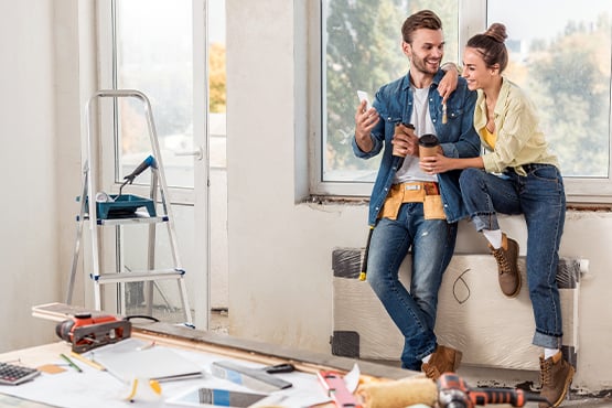 happy couple works on house projects after obtaining an unsecured loan